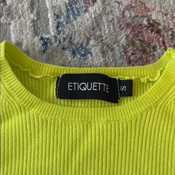Etiquette Clothiers Lime Sleeveless Crop Sweater - Picture 2 of 2